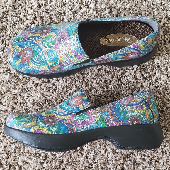 dansko winona floral metallic